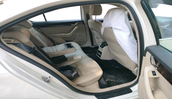 2016 Skoda Octavia 2.0 TDI CR AMBITION AT, Diesel, Automatic, 2,22,935 km, interior