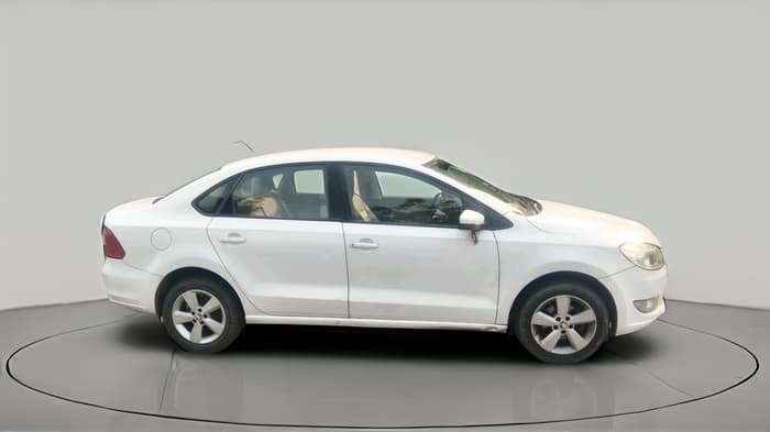 2016 Skoda Rapid AMBITION 1.6 MPI MT PLUS, Petrol, Manual, 58,000 km, exterior