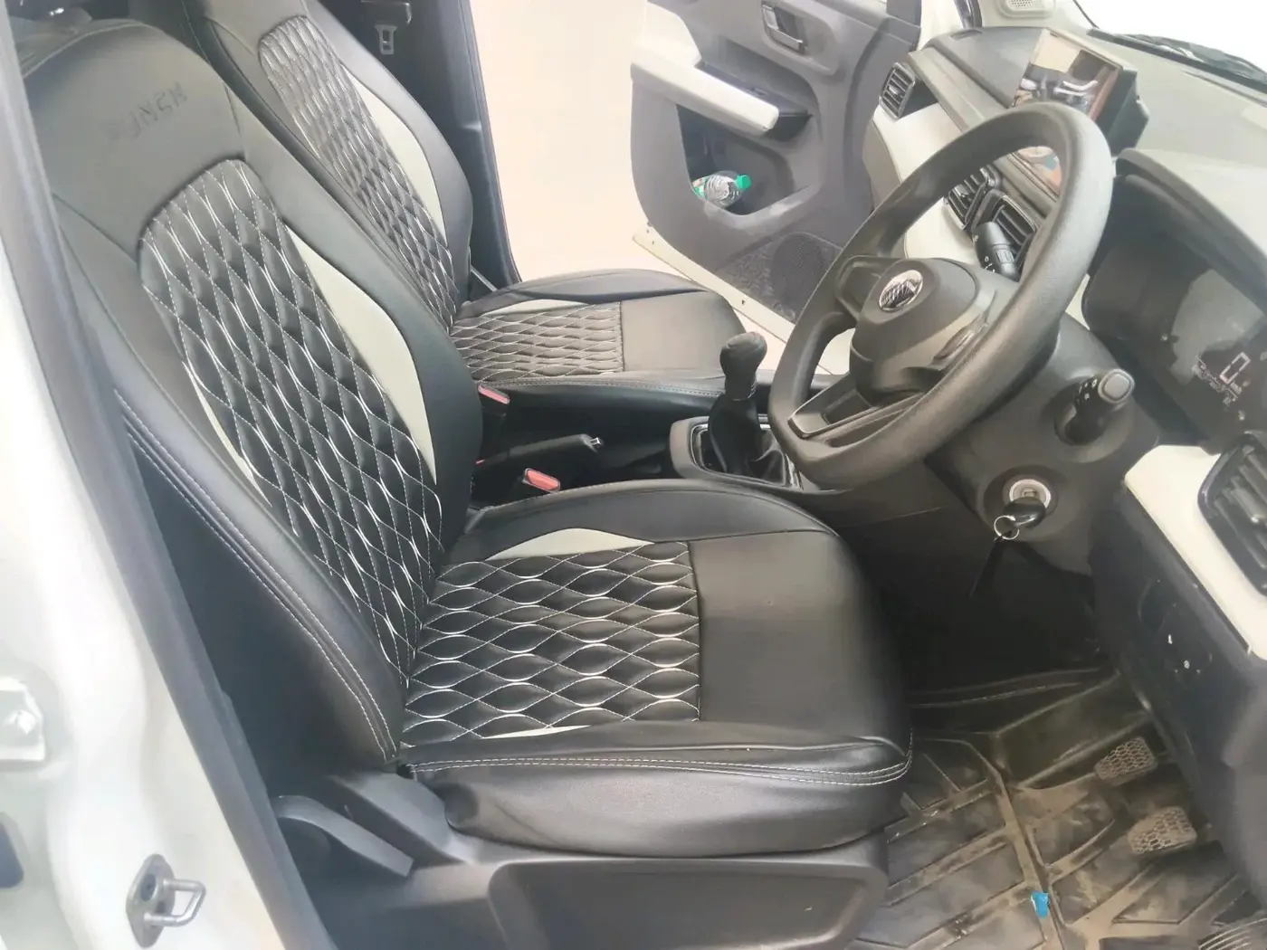 2025 Tata PUNCH PURE MT, Petrol, Manual, 16,486 km, interior