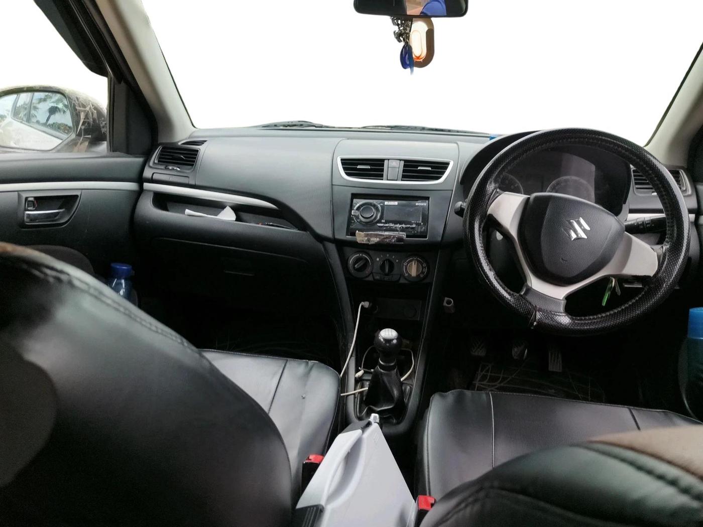 2012 Maruti Swift VXI, CNG, Manual, 1,64,657 km, interior