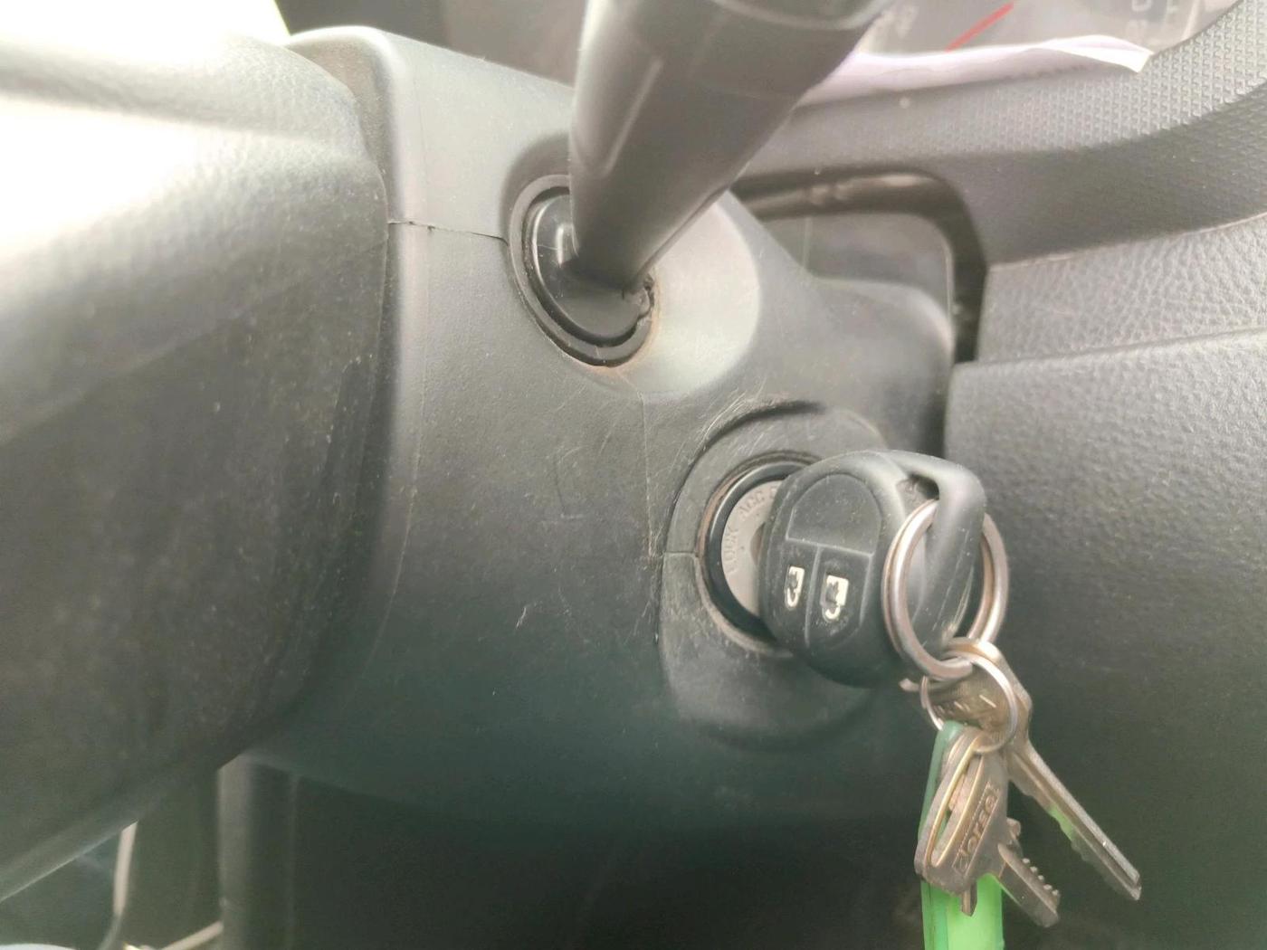 2012 Maruti Swift VXI, CNG, Manual, 1,64,657 km, interior