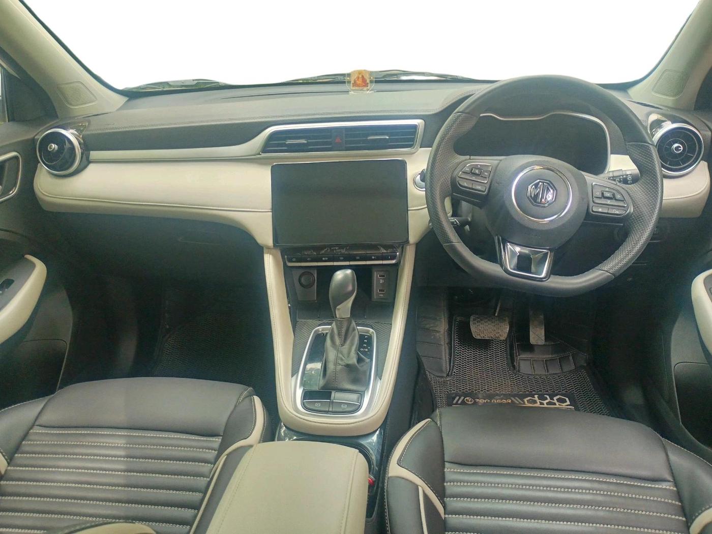 2024 MG ASTOR Select 1.5 CVT (Ivory), Petrol, Automatic, 16,155 km, interior