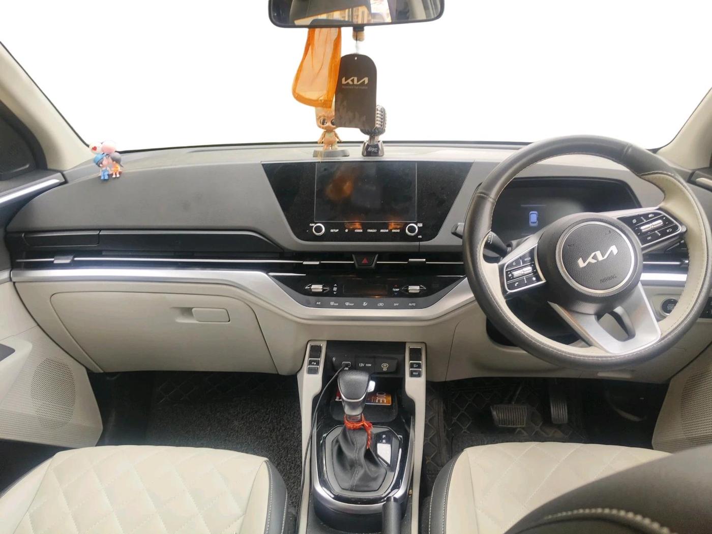 2022 KIA CARENS PRESTIGE PLUS 1.4 PETROL DCT 7 STR, Petrol, Automatic, 65,402 km, interior