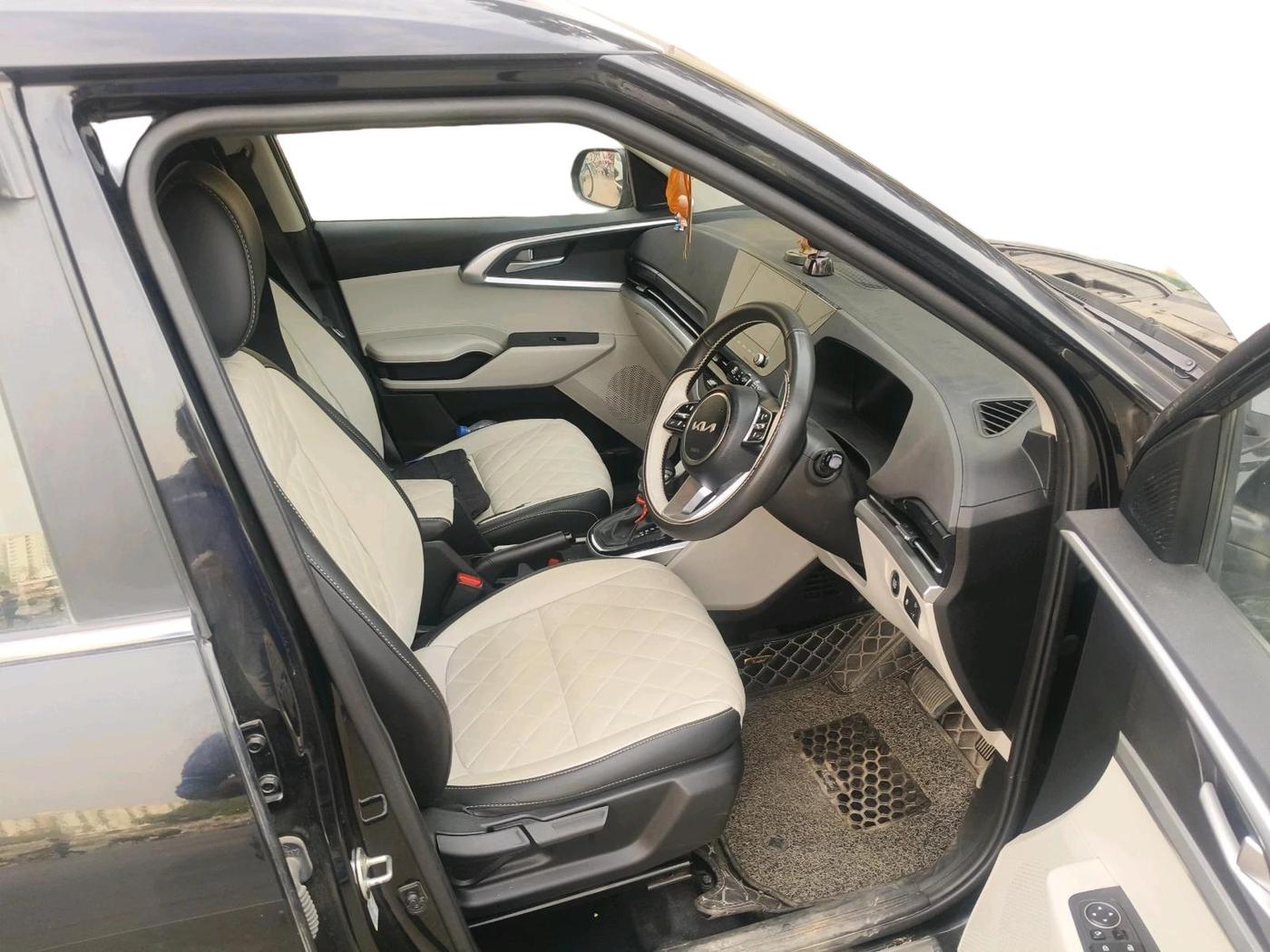 2022 KIA CARENS PRESTIGE PLUS 1.4 PETROL DCT 7 STR, Petrol, Automatic, 65,402 km, interior