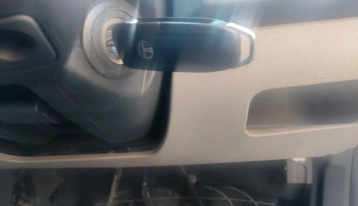 2018 Tata Tiago XZ PETROL, Petrol, Manual, 52,447 km, interior