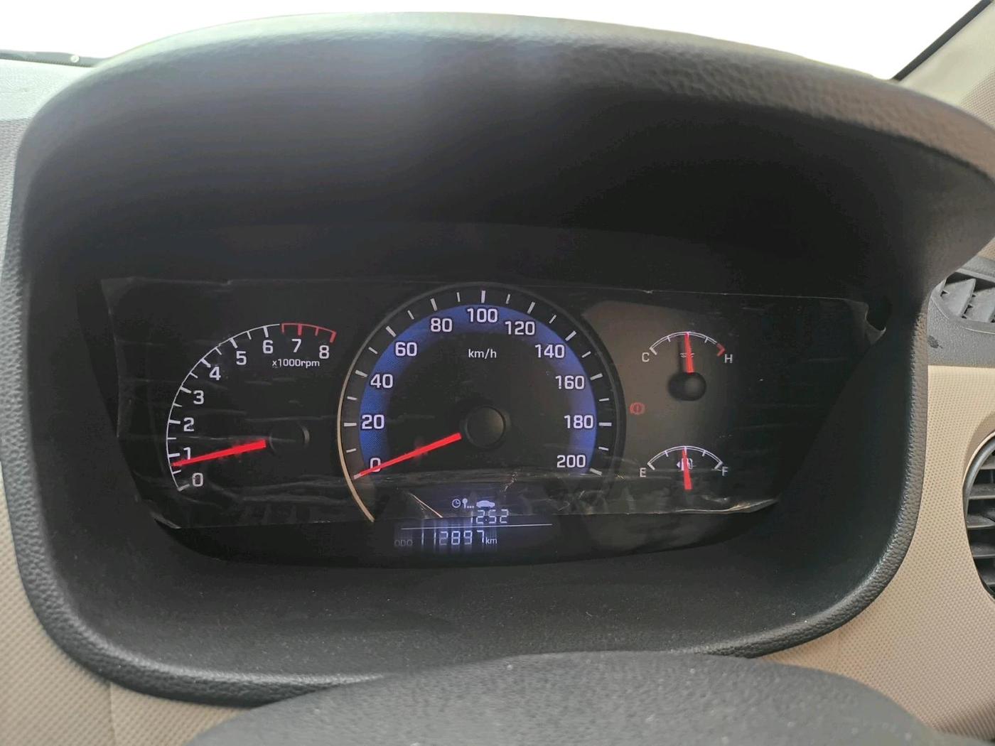 2015 Hyundai Xcent S (O) 1.2, Petrol, Manual, 1,12,897 km, interior