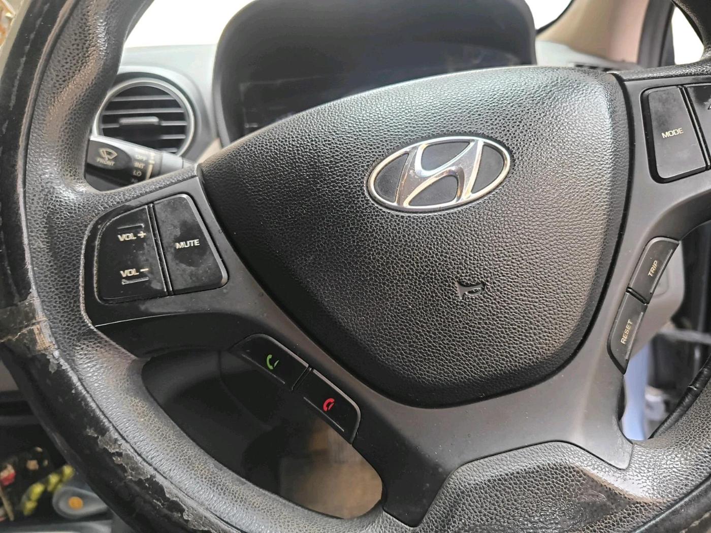 2015 Hyundai Xcent S (O) 1.2, Petrol, Manual, 1,12,897 km, interior
