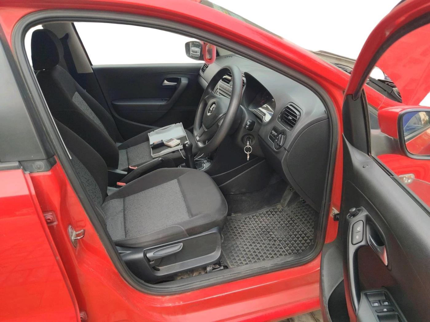 2015 Volkswagen Polo COMFORTLINE 1.2L, Petrol, Manual, 39,225 km, interior