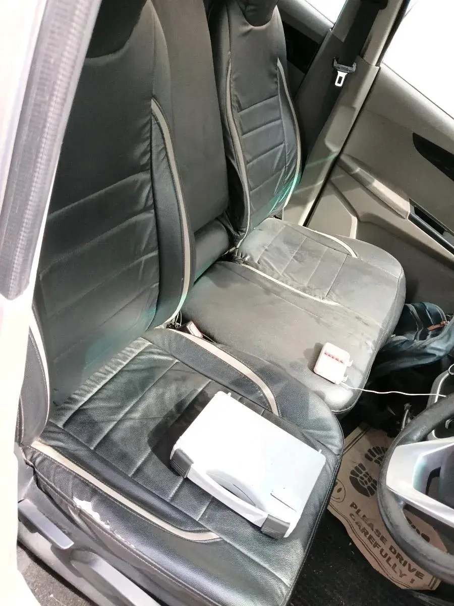 2016 Mahindra Kuv100 K2 D 6 STR, Diesel, Manual, 65,545 km, interior