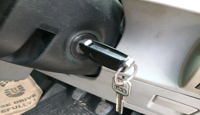 2016 Mahindra Kuv100 K2 D 6 STR, Diesel, Manual, 65,545 km, interior