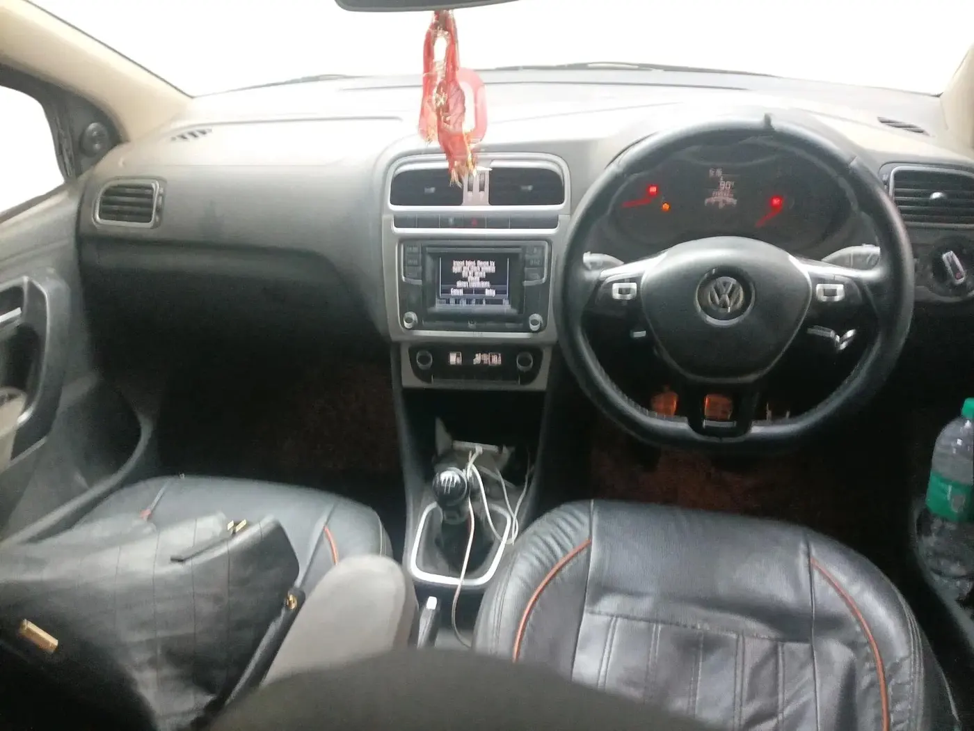 2017 Volkswagen Polo COMFORTLINE 1.2L, Petrol, Manual, 1,43,932 km, interior