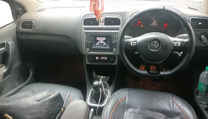 2017 Volkswagen Polo COMFORTLINE 1.2L, Petrol, Manual, 1,43,932 km, interior