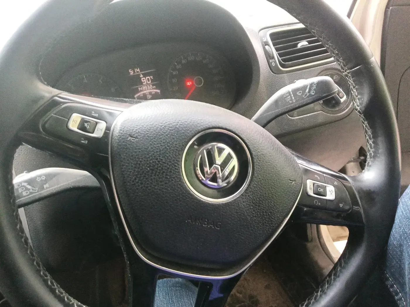 2017 Volkswagen Polo COMFORTLINE 1.2L, Petrol, Manual, 1,43,932 km, interior