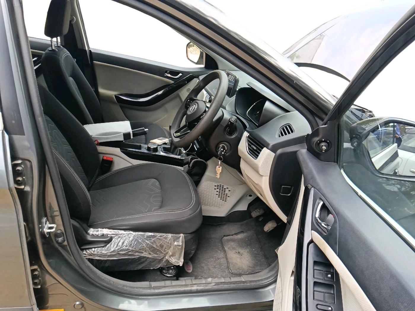 2020 Tata NEXON XZ PETROL, Petrol, Manual, 31,358 km, interior