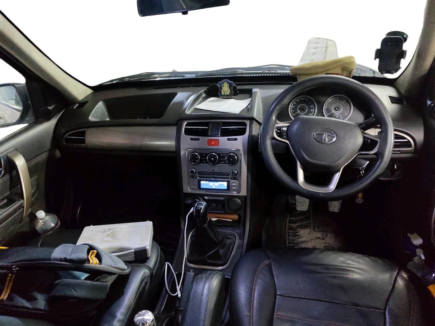 2017 Tata Safari Storme 2.2 EX 4X2, Diesel, Manual, 1,44,098 km, interior