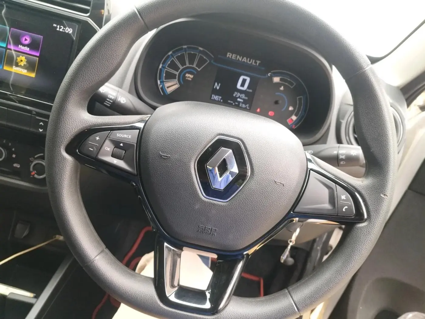 2024 Renault Kwid RXT 1.0 AMT, Petrol, Automatic, 2,349 km, interior