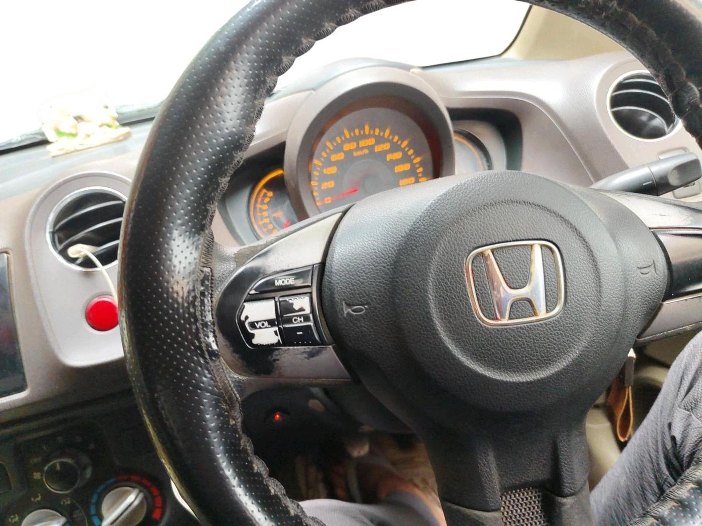 2014 Honda Amaze 1.2L I-VTEC S, CNG, Manual, 1,02,137 km, interior