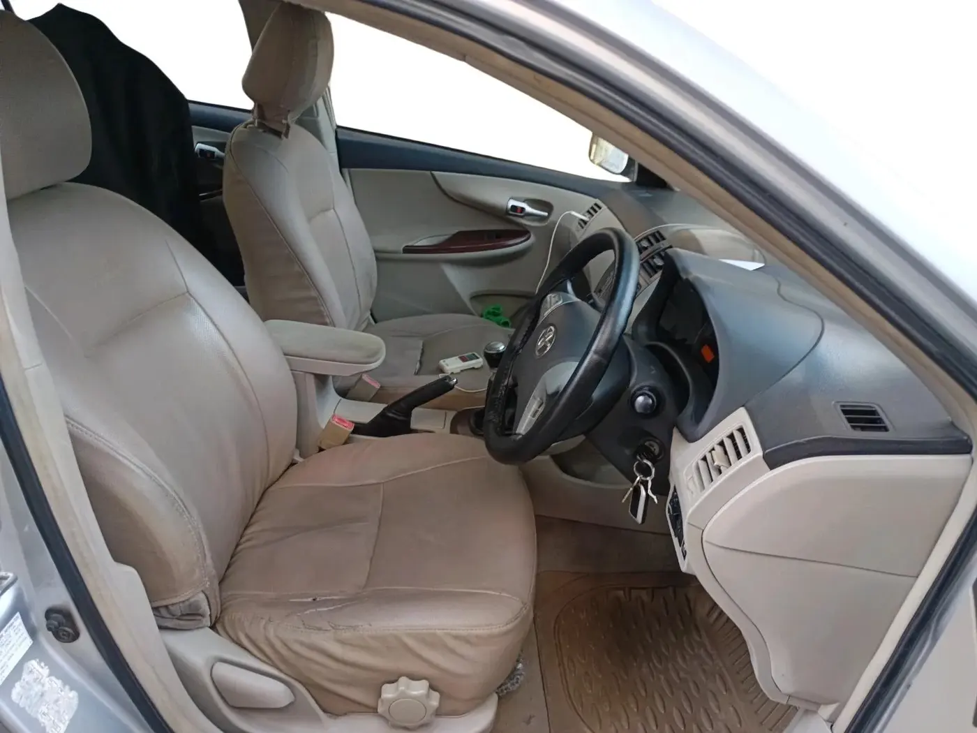 2011 Toyota Corolla Altis G PETROL, CNG, Manual, 1,22,671 km, interior