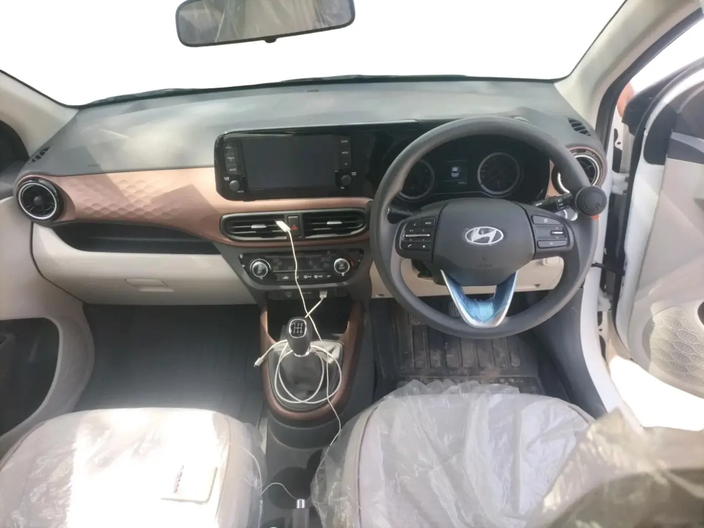 2025 Hyundai AURA SX 1.2 CNG, CNG, Manual, 2,150 km, interior