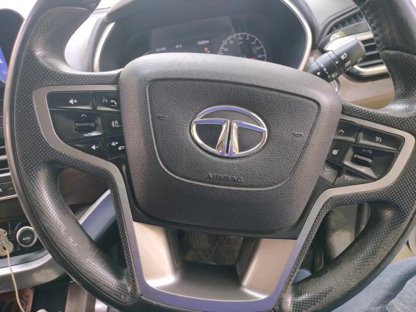 2019 Tata Harrier XZ 2.0L, Diesel, Manual, 1,19,798 km, interior