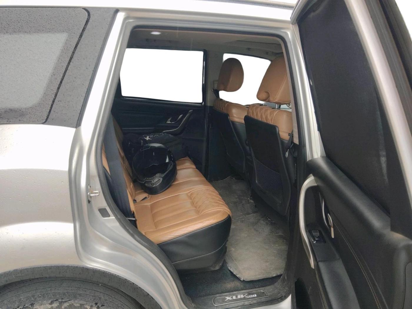 2019 Mahindra XUV500 W11, Diesel, Manual, 56,621 km, interior