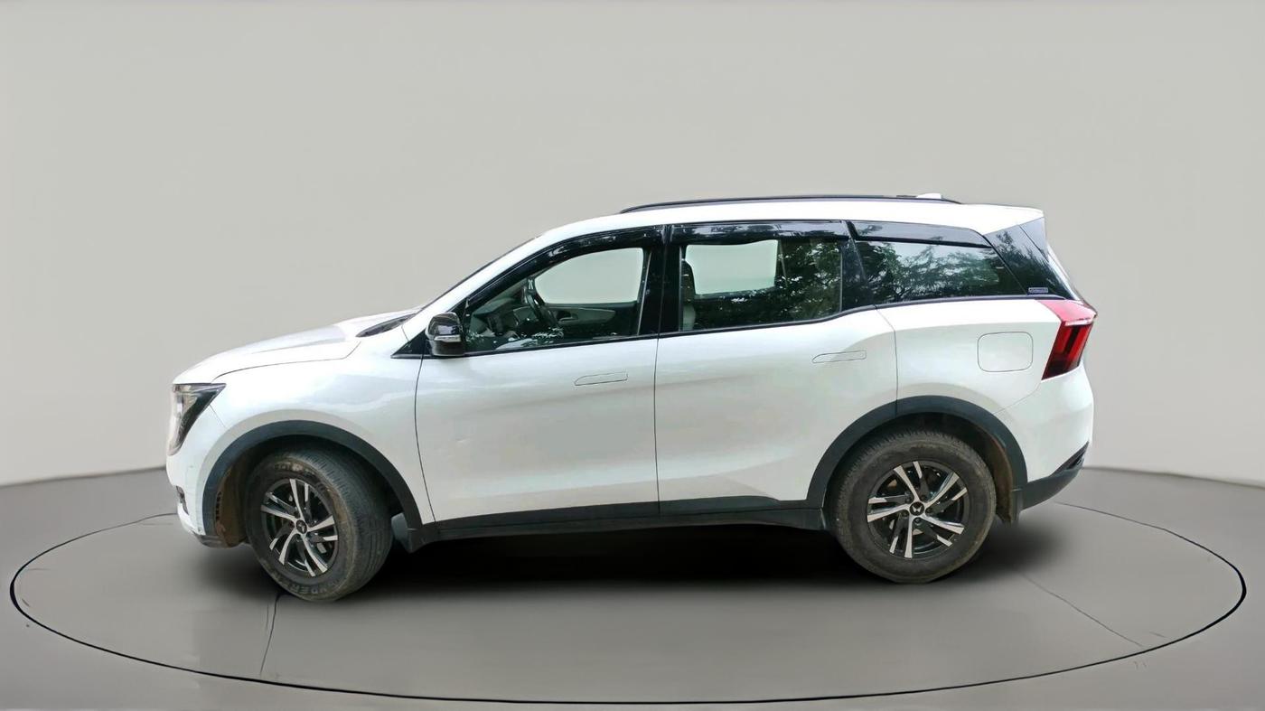 2024 Mahindra XUV700 AX 5 P MT 7 STR, Petrol, Manual, 28,321 km, exterior
