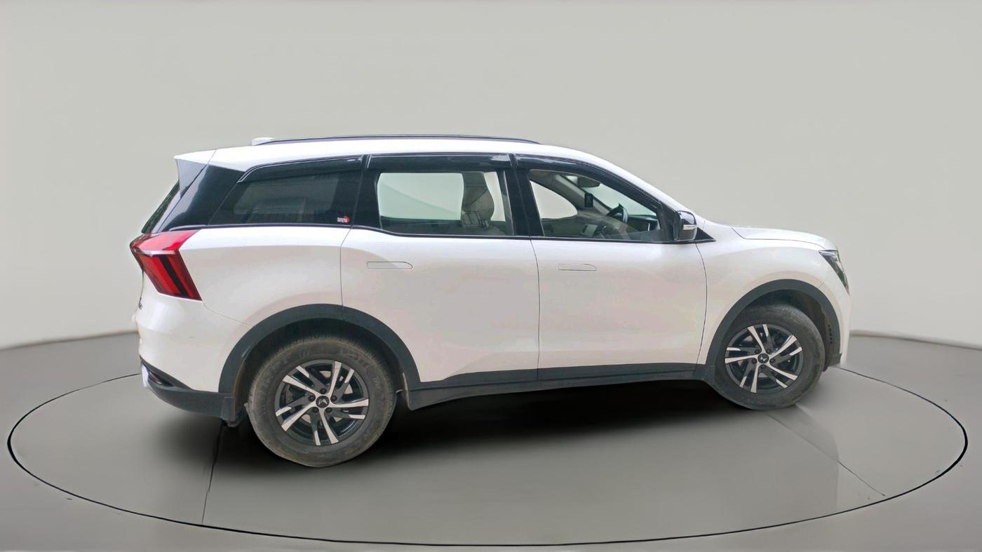 2024 Mahindra XUV700 AX 5 P MT 7 STR, Petrol, Manual, 28,321 km, exterior