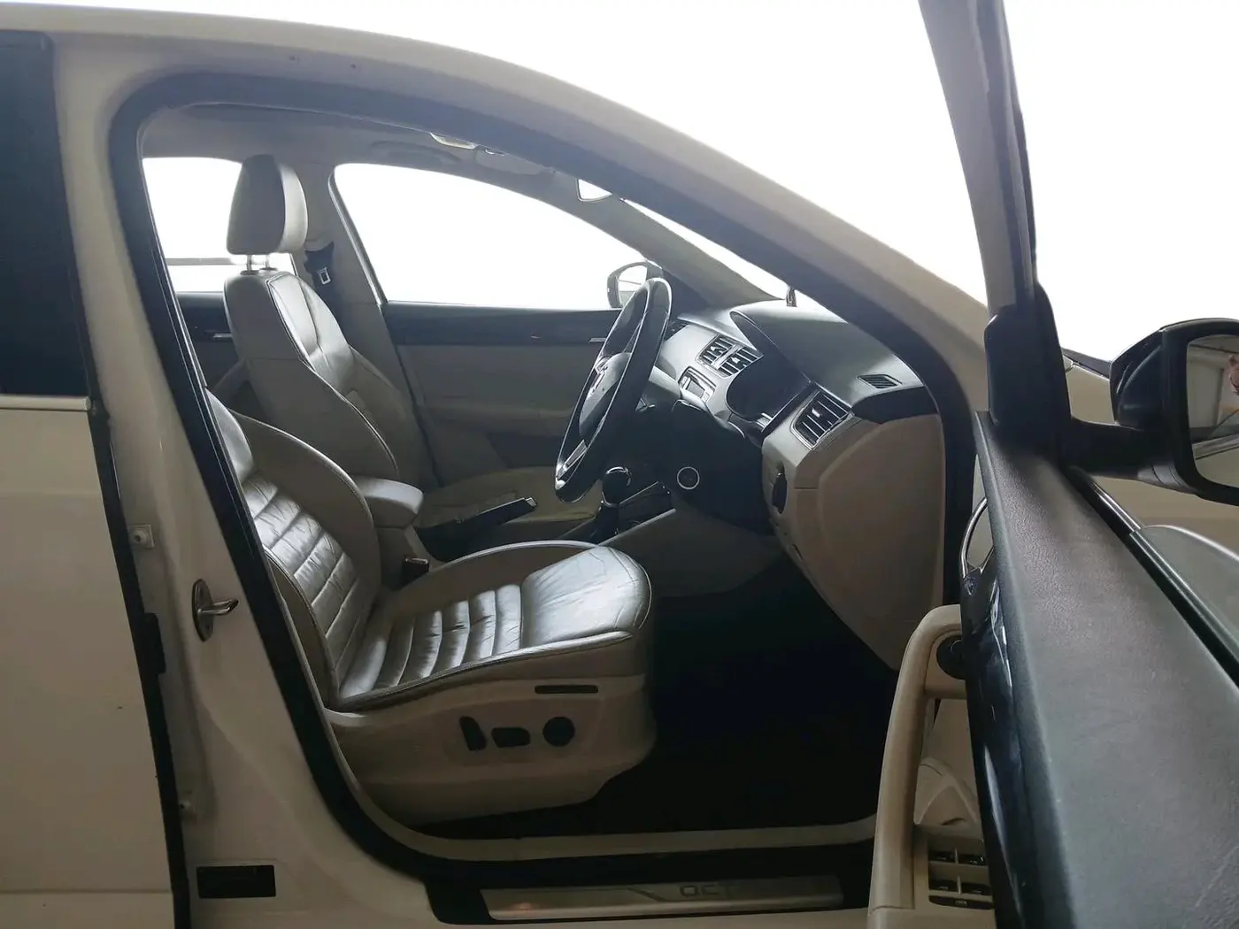 2017 Skoda Octavia STYLE PLUS AT 1.8 TSI, Petrol, Automatic, 49,383 km, interior
