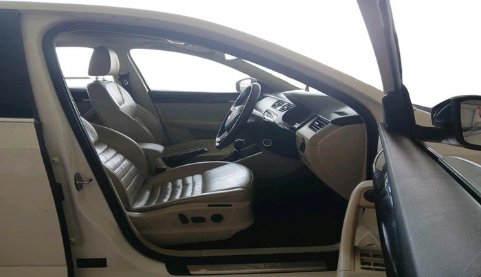 2017 Skoda Octavia STYLE PLUS AT 1.8 TSI, Petrol, Automatic, 49,383 km, interior