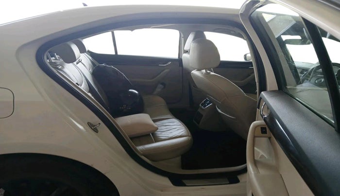 2017 Skoda Octavia STYLE PLUS AT 1.8 TSI, Petrol, Automatic, 49,383 km, interior