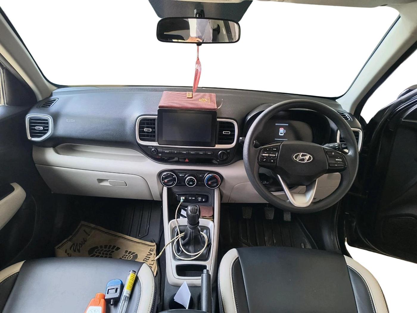 2025 Hyundai VENUE S Plus 1.2 Petrol MT, Petrol, Manual, 27,826 km, interior