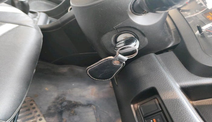 2013 Maruti Swift VXI, Petrol, Manual, 83,258 km, interior