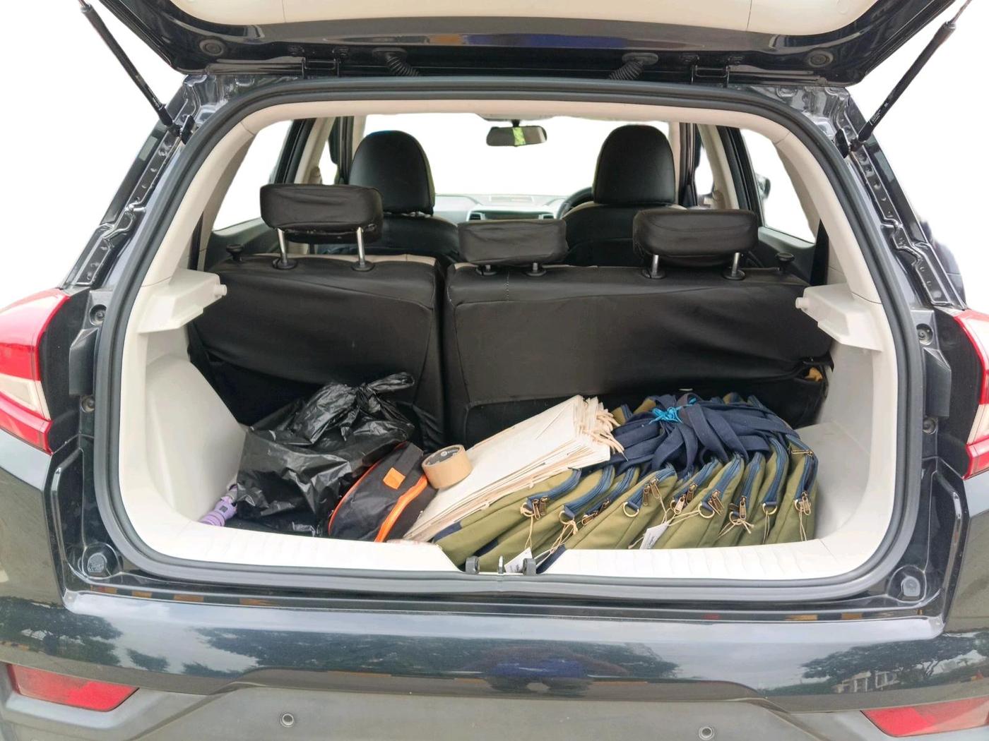2021 Mahindra XUV300 W8 1.2 PETROL, Petrol, Manual, 61,647 km, exterior