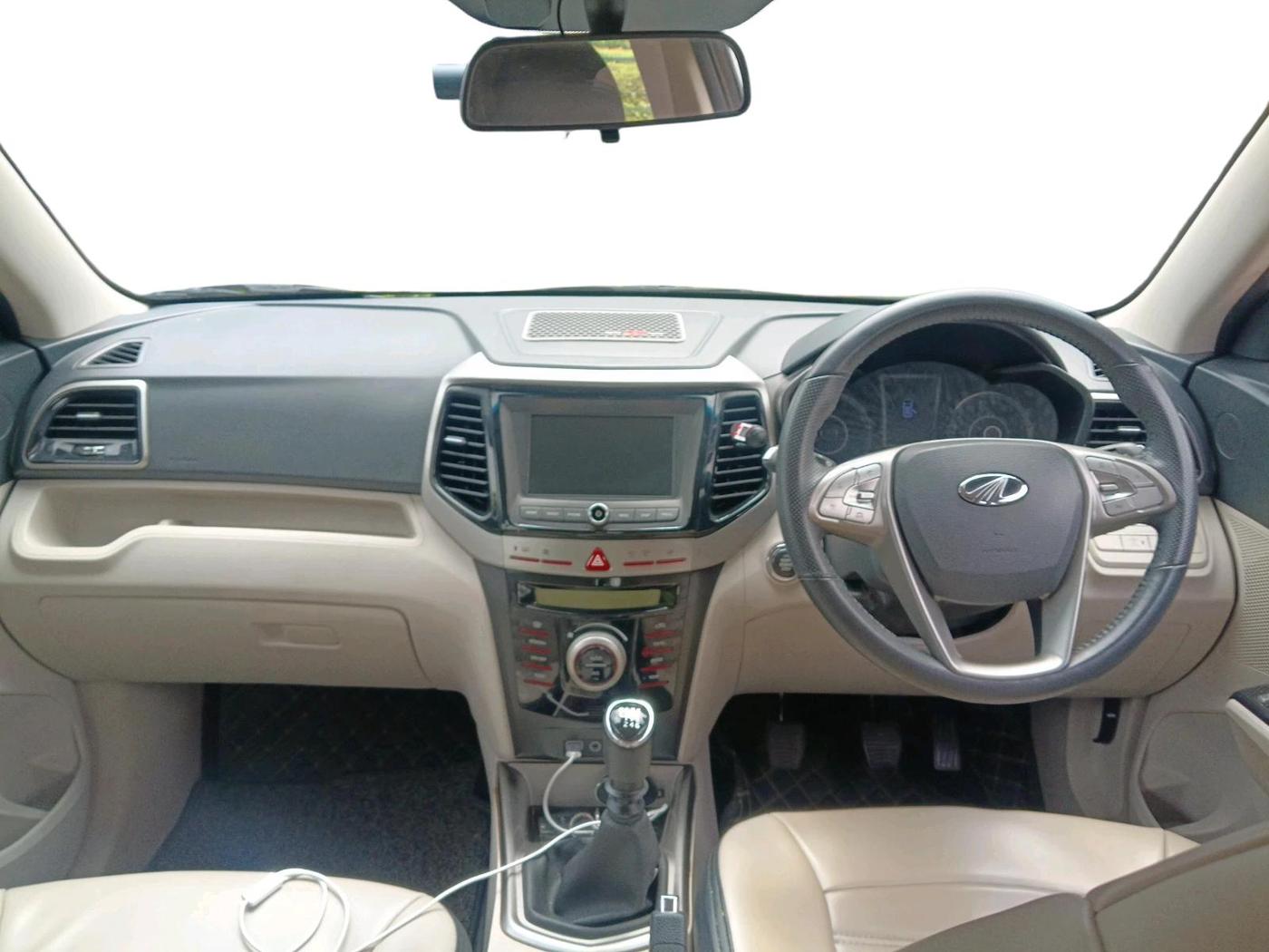 2021 Mahindra XUV300 W8 1.2 PETROL, Petrol, Manual, 61,647 km, interior