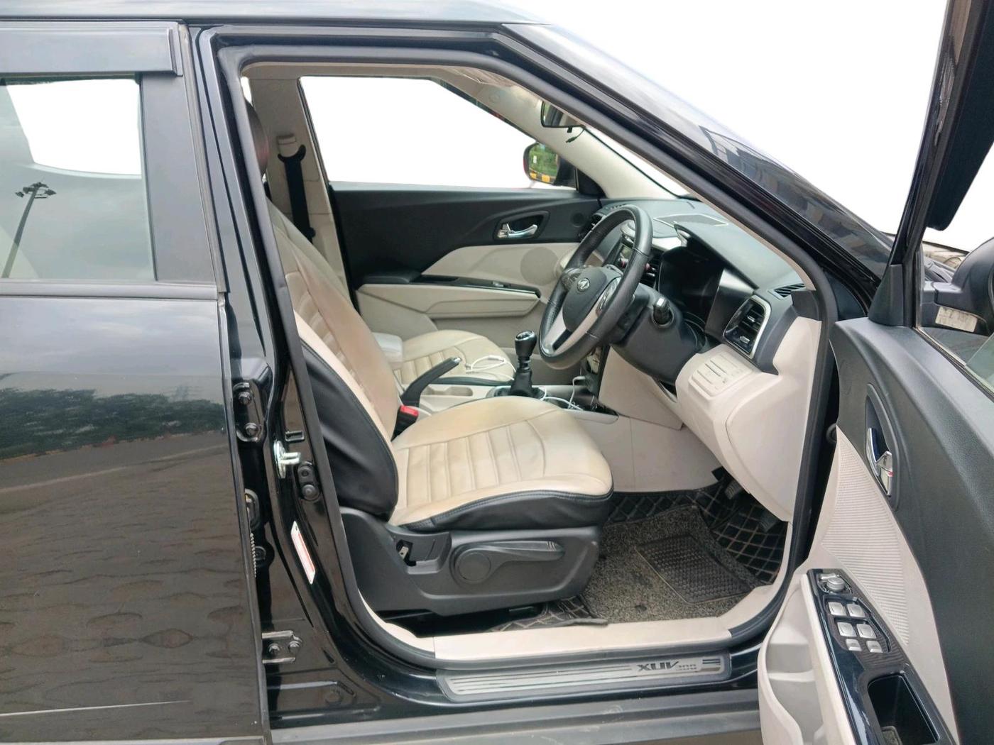2021 Mahindra XUV300 W8 1.2 PETROL, Petrol, Manual, 61,647 km, interior