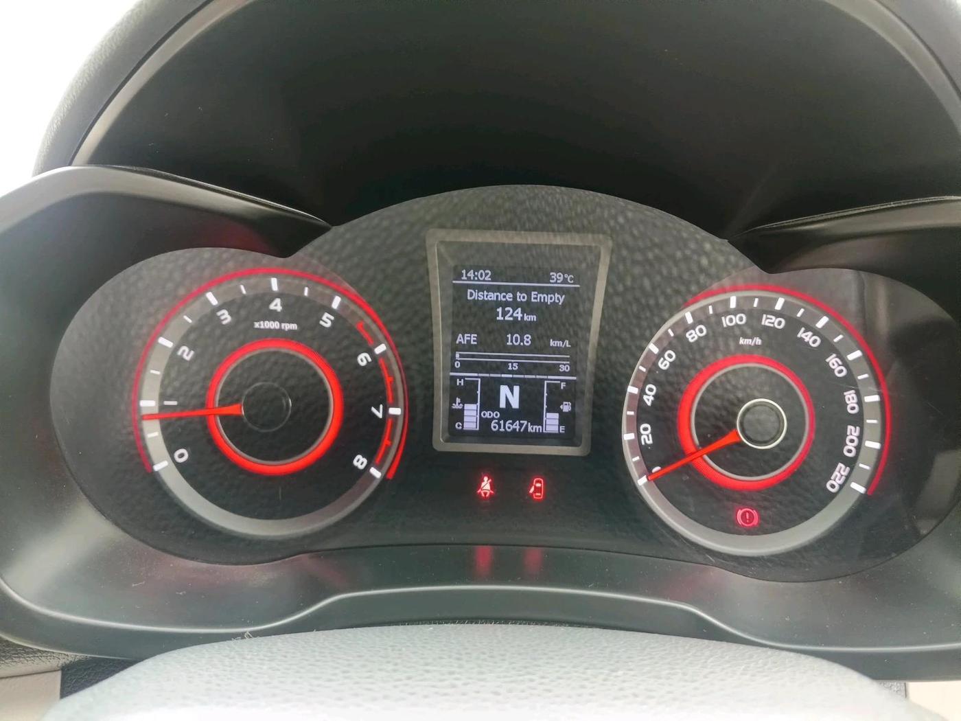 2021 Mahindra XUV300 W8 1.2 PETROL, Petrol, Manual, 61,647 km, interior