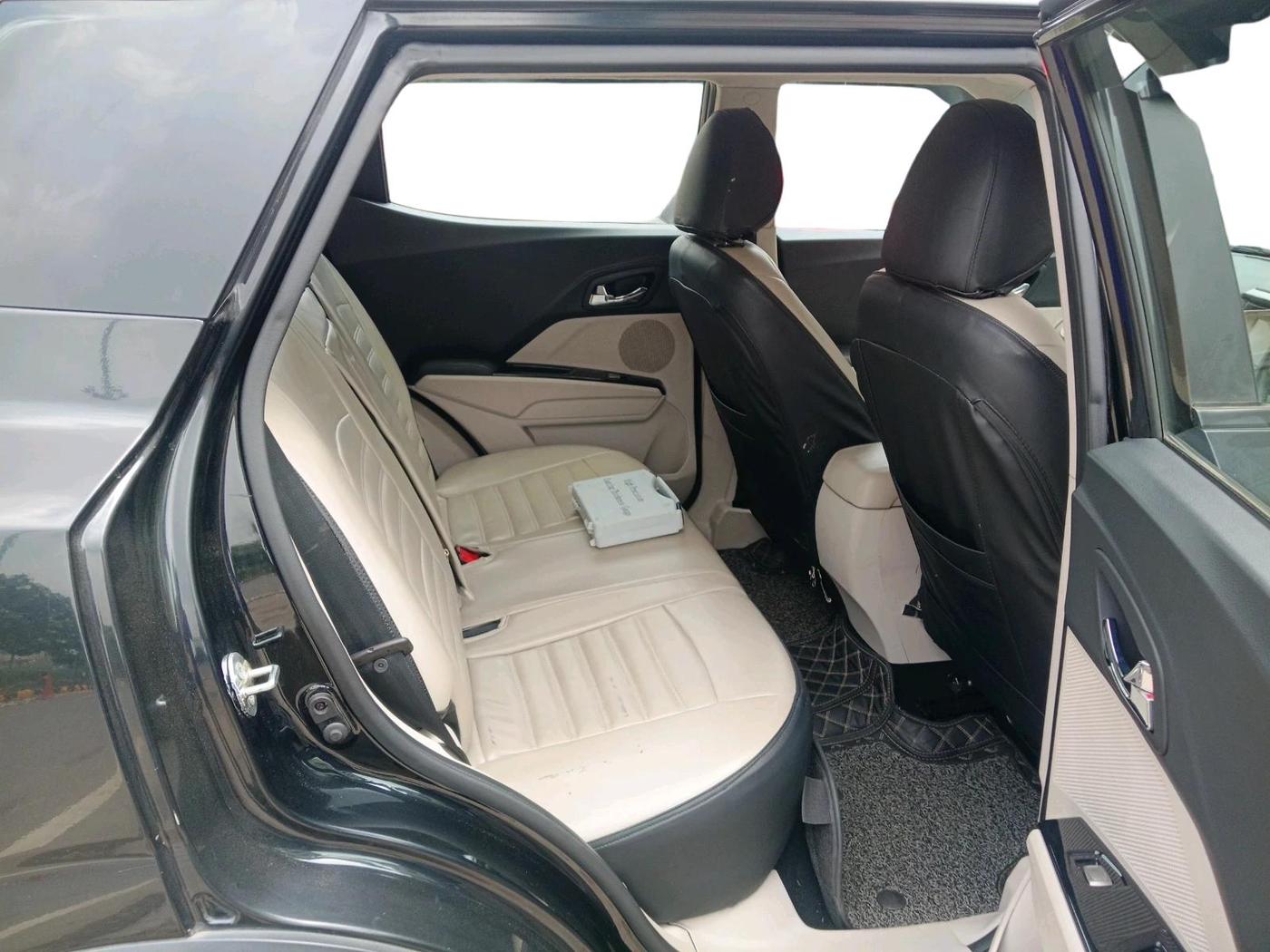 2021 Mahindra XUV300 W8 1.2 PETROL, Petrol, Manual, 61,647 km, interior