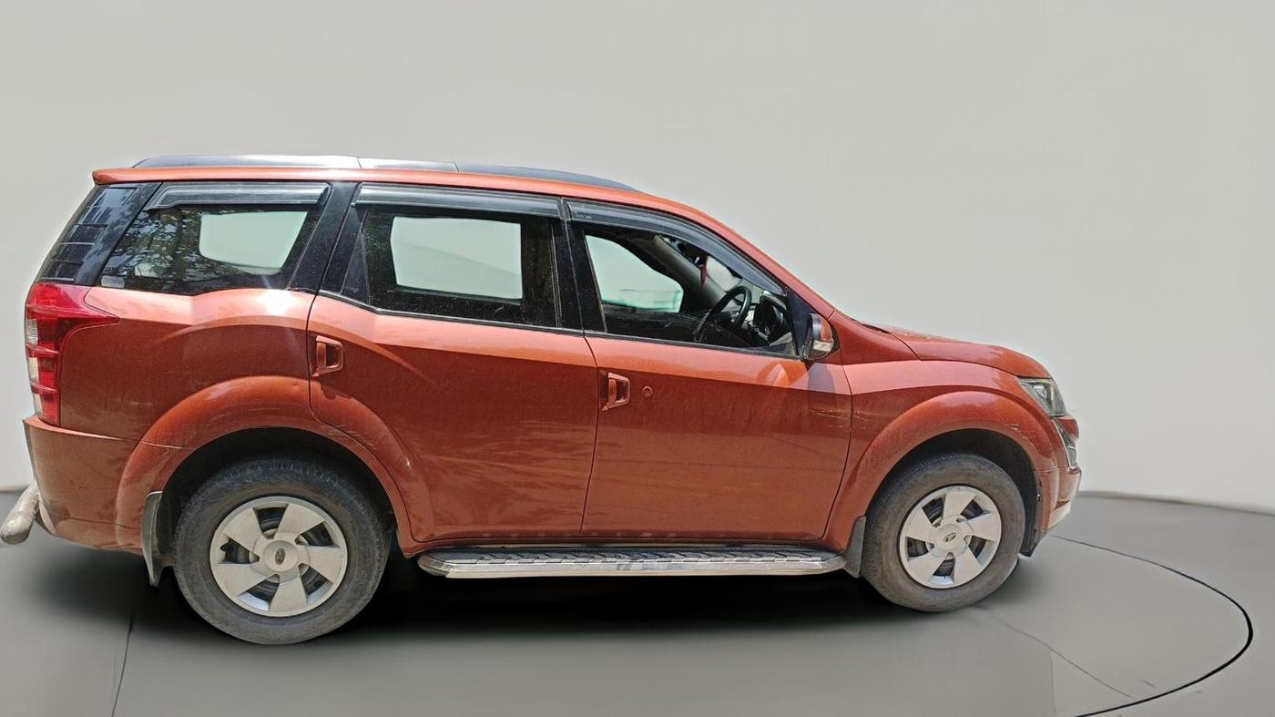2016 Mahindra XUV500 W4, Diesel, Manual, 1,11,636 km, exterior