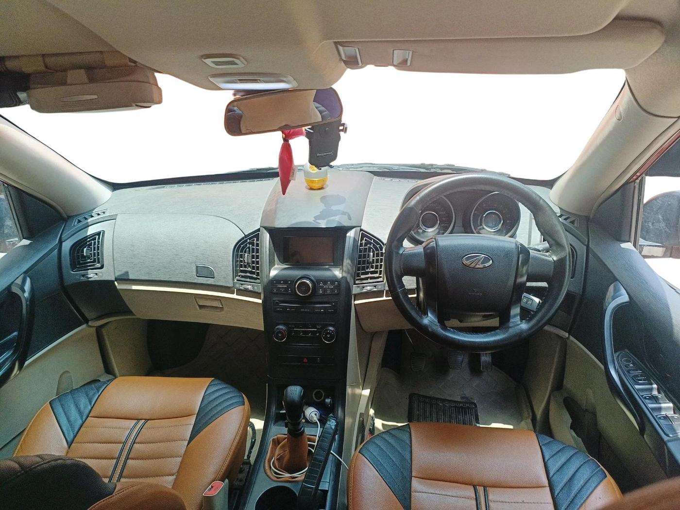 2016 Mahindra XUV500 W4, Diesel, Manual, 1,11,636 km, interior
