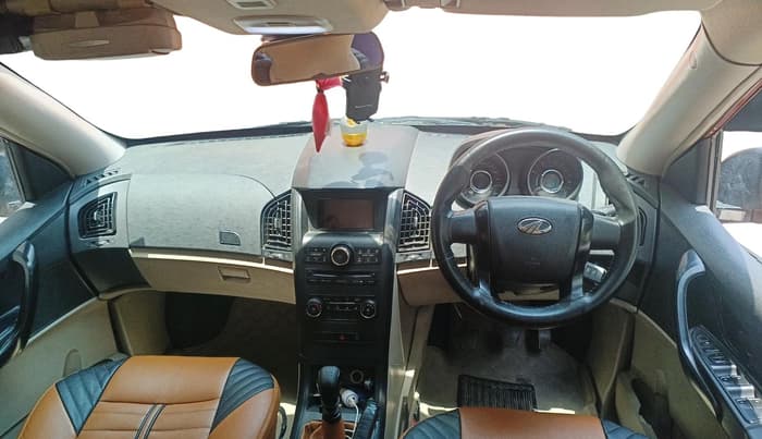2016 Mahindra XUV500 W4, Diesel, Manual, 1,11,636 km, interior