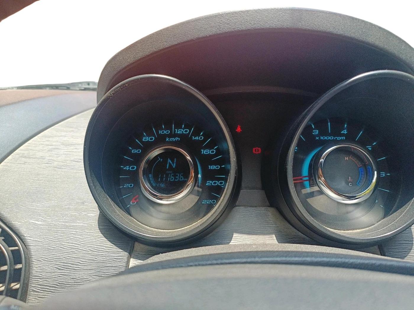 2016 Mahindra XUV500 W4, Diesel, Manual, 1,11,636 km, interior