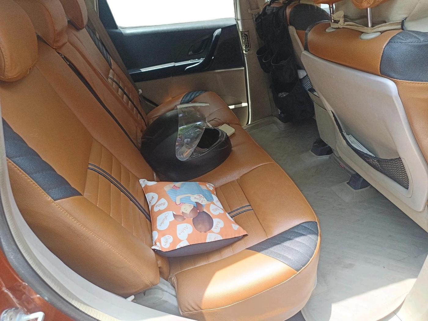 2016 Mahindra XUV500 W4, Diesel, Manual, 1,11,636 km, interior