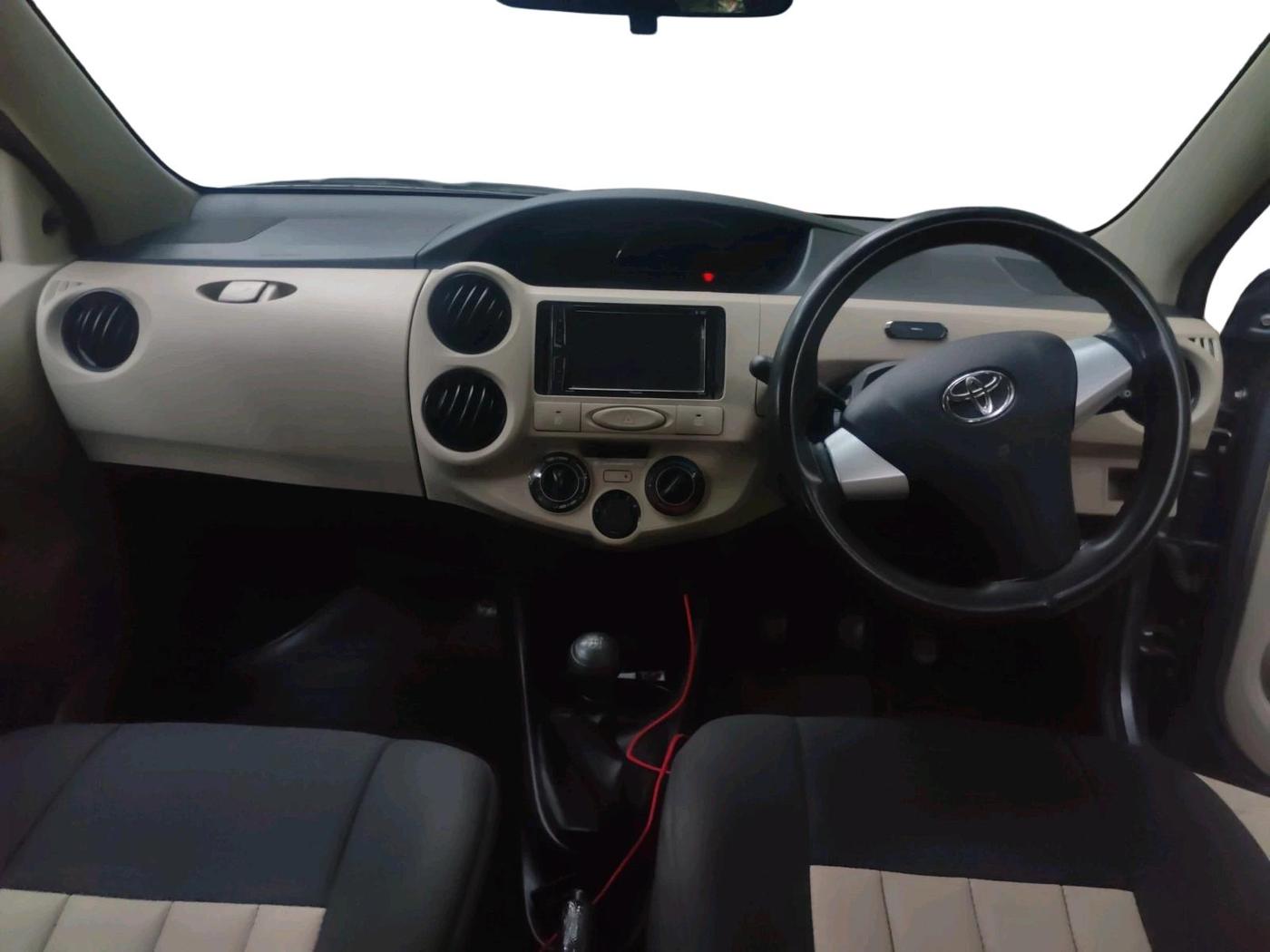 2017 Toyota Etios Liva G, Petrol, Manual, 25,348 km, interior