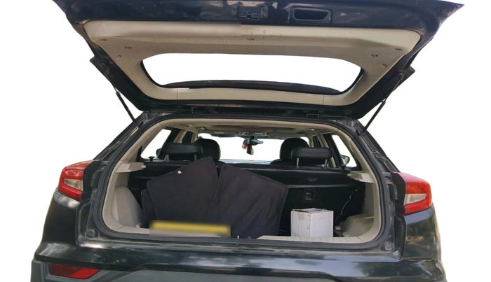 2022 Mahindra XUV300 W8 1.5 DIESEL, Diesel, Manual, 1,13,508 km, exterior