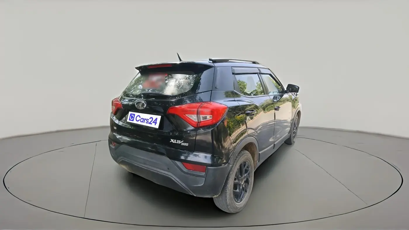 2022 Mahindra XUV300 W8 1.5 DIESEL, Diesel, Manual, 1,13,508 km, exterior