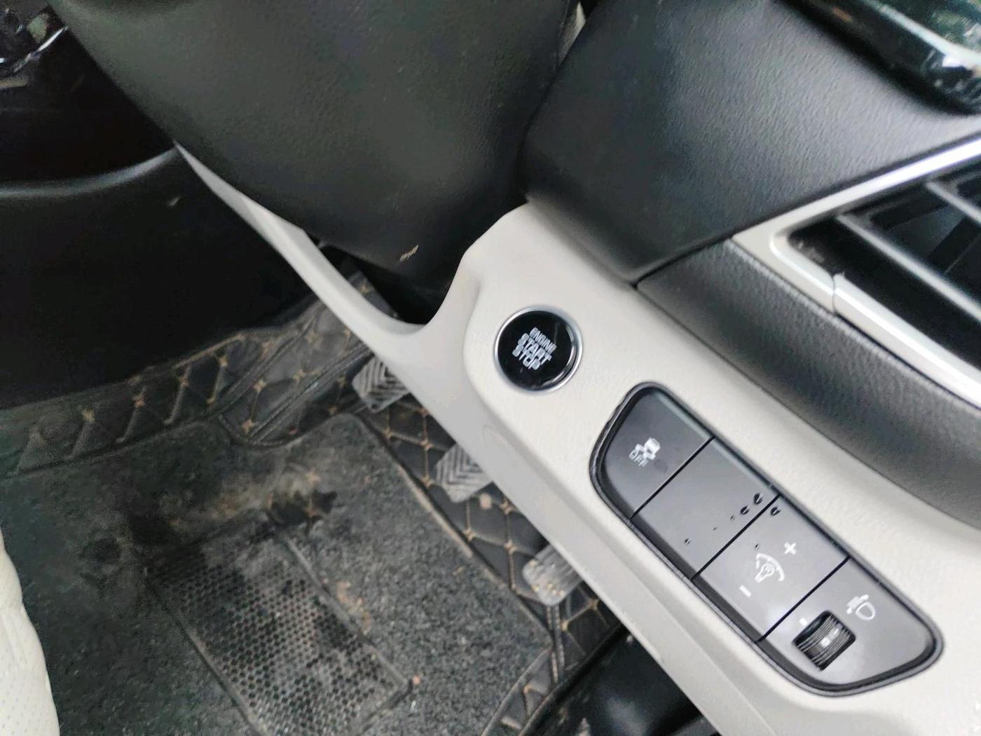 2022 KIA SELTOS HTX 1.5 PETROL, Petrol, Manual, 31,254 km, interior