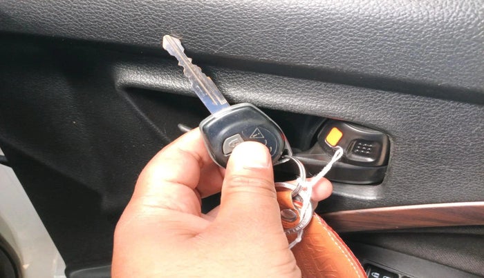 2022 Maruti BREZZA VXI SMART HYBRID, Petrol, Manual, 48,299 km, interior