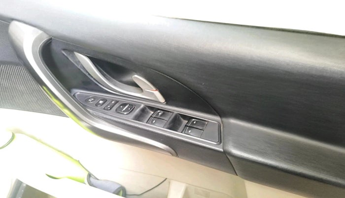 2017 Mahindra XUV500 W10 AT 1.99, Diesel, Automatic, 89,613 km, interior