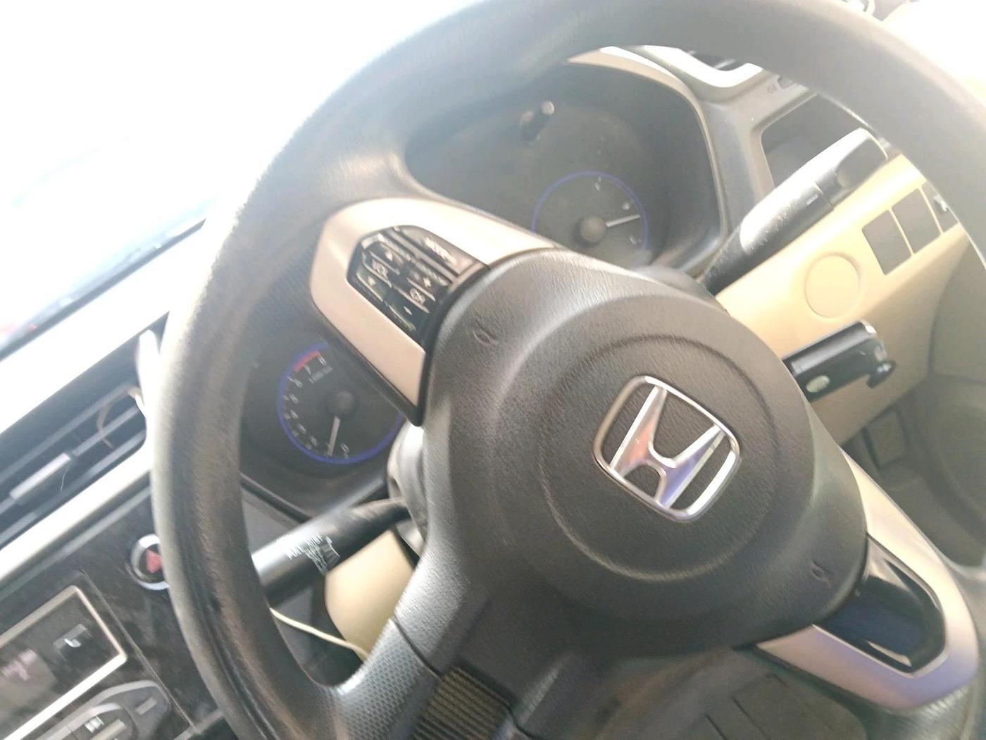 2016 Honda Amaze 1.2L I-VTEC S, CNG, Manual, 1,87,180 km, interior