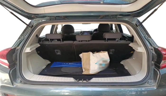 2020 Mahindra XUV300 W8 1.5 DIESEL AMT, Diesel, Automatic, 57,044 km, exterior